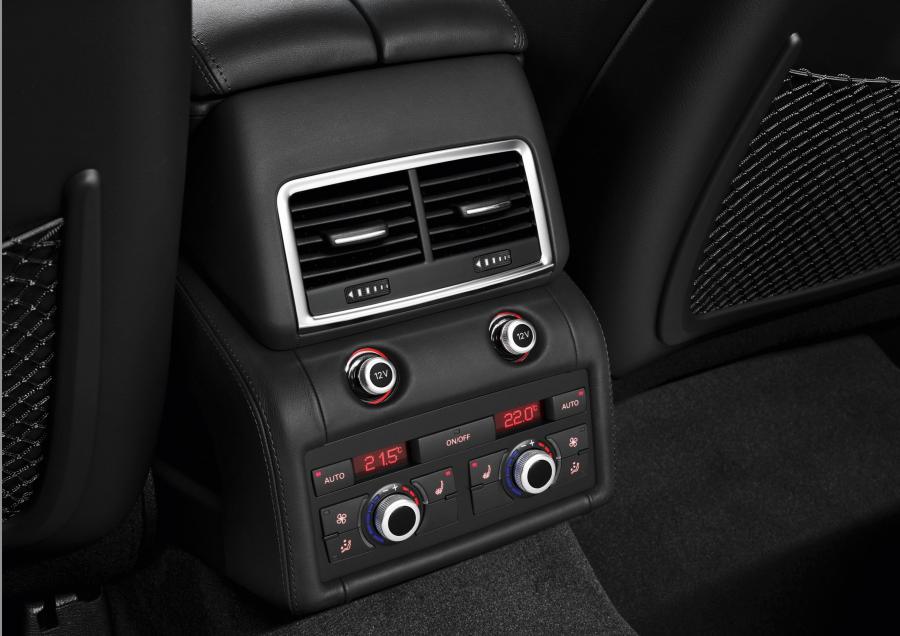 Детали интерьера Audi Q7 4.2 TDI Quattro (4L) 2009 года  (фото 30 из 62)